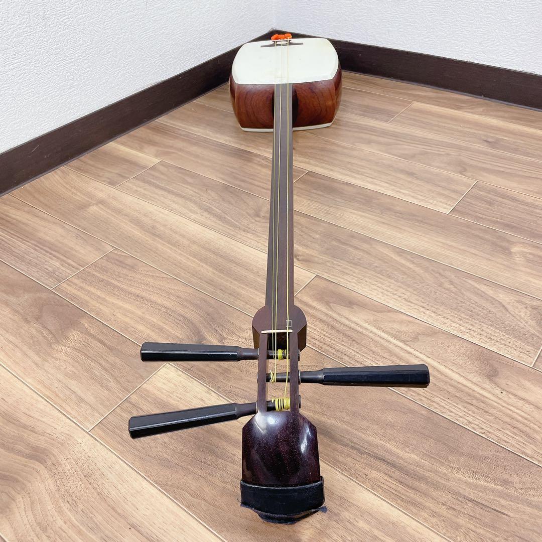 三味線 細棹 トチ有 紅木 2本溝 金ホゾ 綾杉胴 犬皮 東サワリ 和楽器